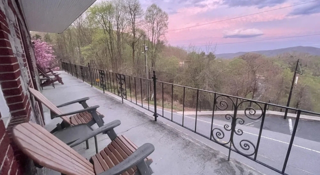 Номер Deluxe Skyline Village Inn