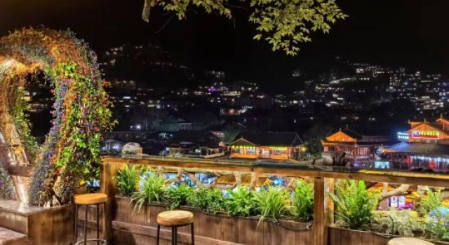 Xijiang Story Vacation Apartment (Xijiang Qianhu Miao Village No. 4 Wind and Rain Bridge)