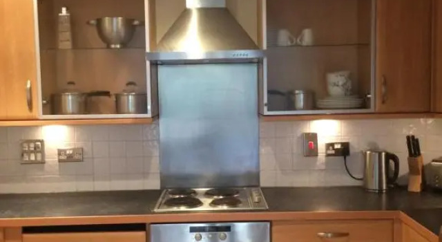 Central Reading Canal Side Apartment sleeps 4 with Parking, Varaa Huoneisto Asunnot kohteessa Merseyside, Huoneisto