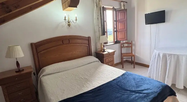 Четырёхместный номер Standard с балконом Posada La Cabaña De Salmon