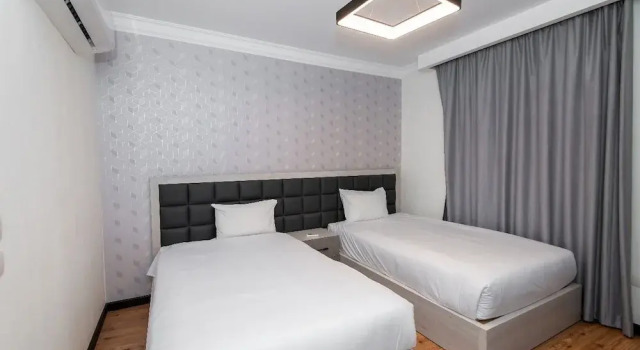 Luxury apartament 4 camere cu balcon și cu vedere la piscină The Expert