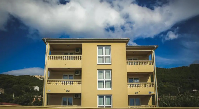 Apartments Sesar, Prenota Appartamento Hotel a Isole Quarnerine con parcheggio, Parcheggio