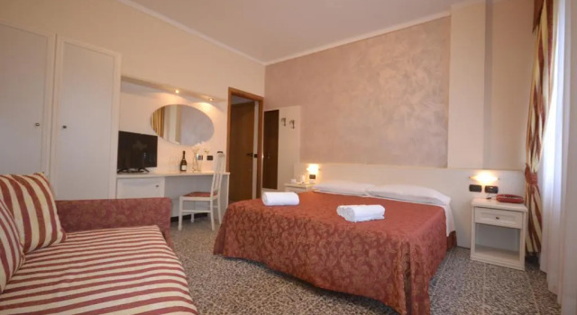 Gold Hotel