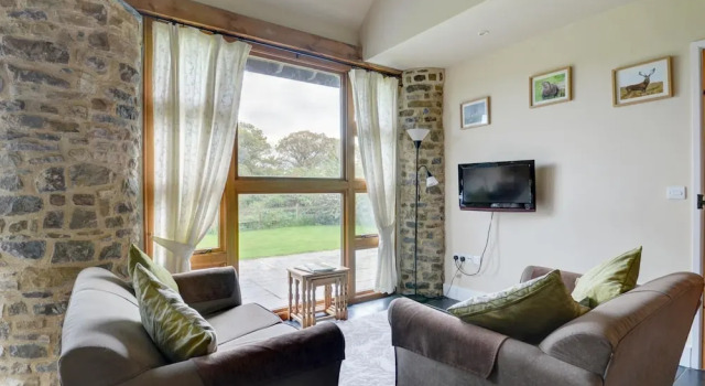 Large, Modern Farmhouse in Umberleigh, With Heigh Ceilings and Beautiful Terrace, Book Hotel 3-stjernede hoteller i Umberleigh, 3*