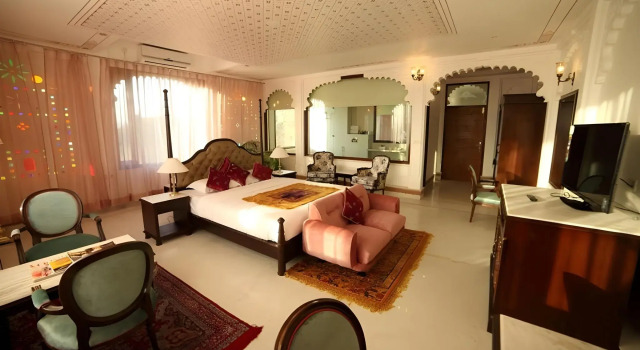 The Raj Kuber