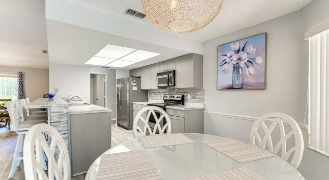 Коттедж Spring Hill Home: Heated Pool, 9 Mi to Beach!