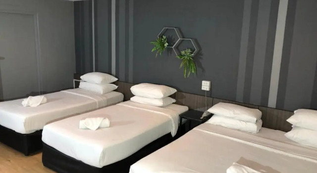Четырёхместный номер Paragon Inn