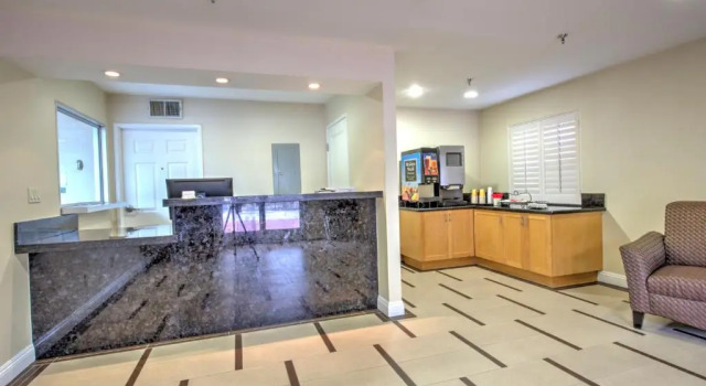 Burbank Inn and Suites