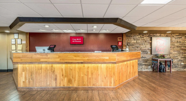 Red Roof Inn & Suites Pigeon Forge Parkway, Забронировать Отель Отели Пиджен-Фордж с бассейном, рядом с Alcatraz East Crime Museum, Бассейн