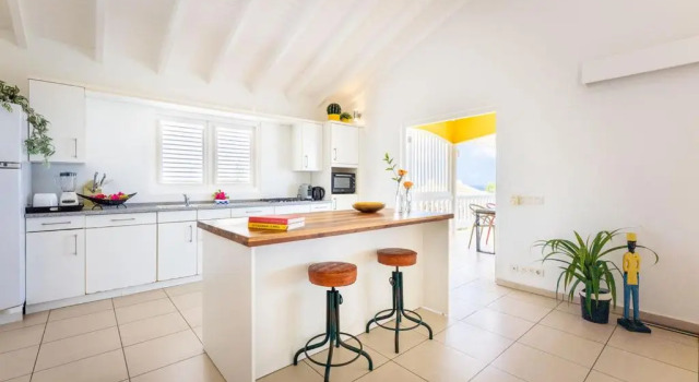 Вилла с 3 комнатами с видом на море Coral Estate Rentals