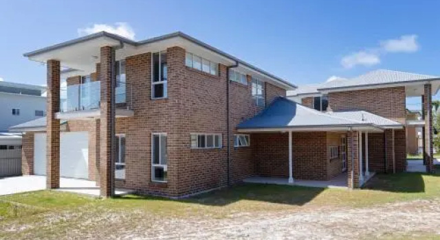5 Bent Street - huge house with Foxtel & Aircon