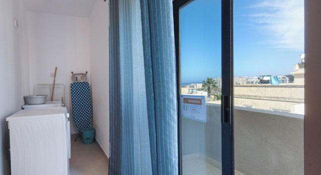 3BR Central with Balcony - Sliema Area