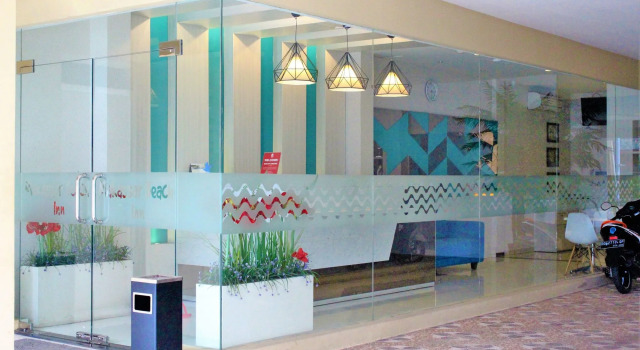 ZEN Rooms Pasar Ikan Losari, Book Hotel Hotels in Sulawesi with Parking, Parking