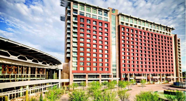 Talking Stick Resort, Забронировать Курортный отель Скотсдейл Phoenix Metropolitan Area, рядом с Солт Ривер Филдс эт Талкинг Стик