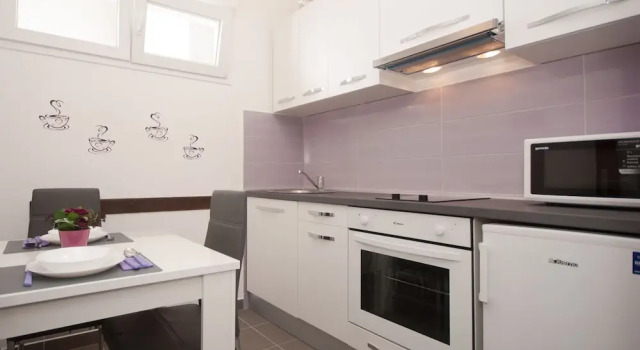 Студия Standard с балконом и с видом на море Studio apartment Tina
