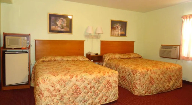 Четырёхместный номер Standard Pine Ridge Motel