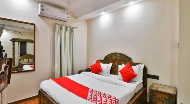 Люкс Standard OYO 23540 Hotel Suryakant