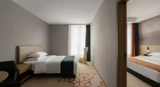 Люкс MingTing International Hotel (Yibin Lingang Xintiandi Town)