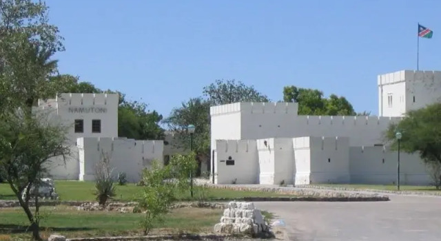 Namutoni Camp (Camping Area), Reserva ahora Hotel Namutoni Parque Nacional Etosha