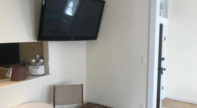 Кровать в общем номере (мужской номер) c 1 комнатой New Orleans House