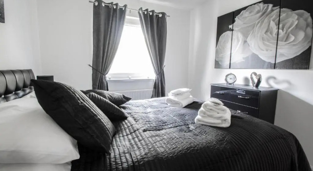 Orange Town House - Shaw Road, Only 6 Minutes to City Centre, Забронировать Отель Абердин Aberdeenshire, рядом с Westburn Children's Tennis Club