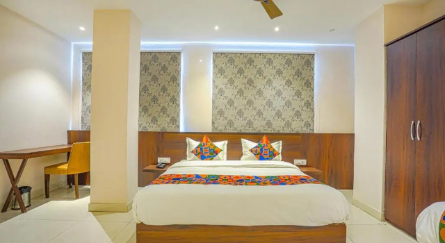 Номер Standard FabHotel Prime Empire