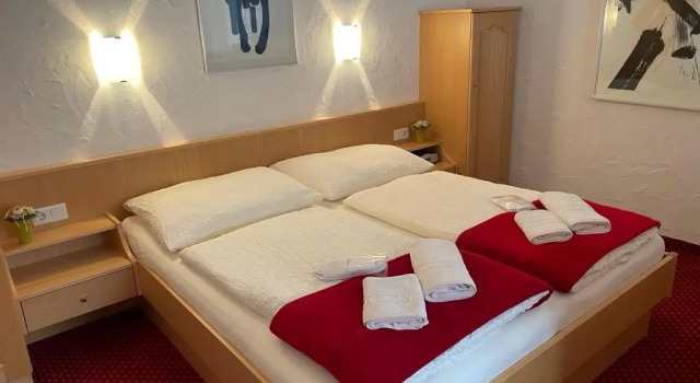 W1 Haus Ganghofer, Prenota Appartamento Hotel a Tirolo con parcheggio, Parcheggio