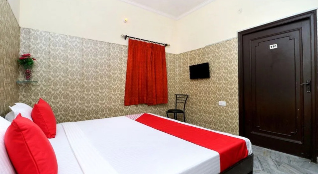 OYO 22090 Hotel Mall Residency