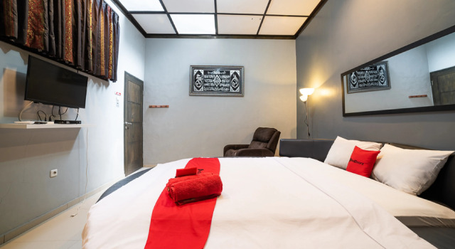 RedDoorz Syariah near RRI Malang, Book Guesthouse Guest Houses in East Java, Guesthouse