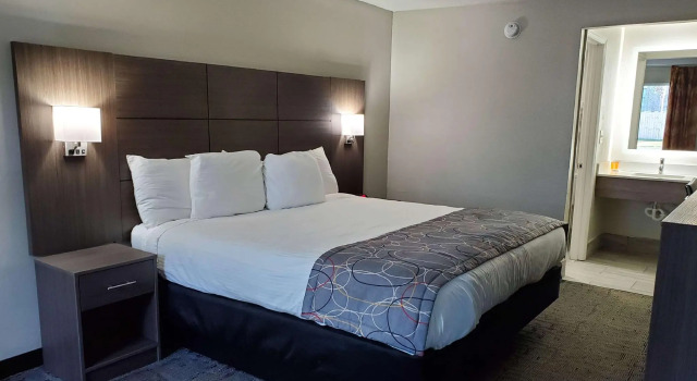 Двухместный номер Days Inn & Suites by Wyndham Charleston Airport West