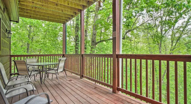 Saltwater Pool & Mtn-view Deck: Pigeon Forge Cabin