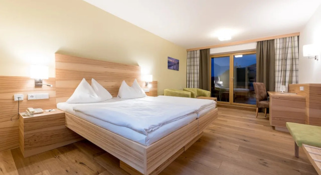 Полулюкс с балконом Hotel Leonhard