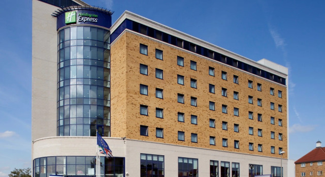 Кровать в общем номере Premier Inn London Ilford - Newbury Park