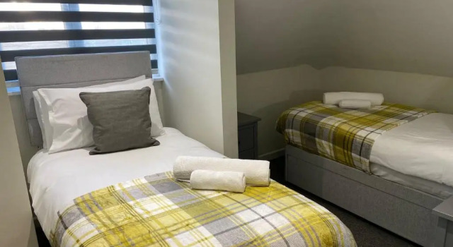 Апартаменты Deluxe Gladstone Apartments by Bluebell Rooms