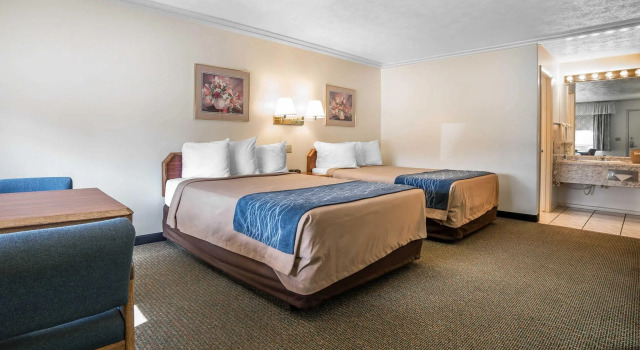 Четырёхместный номер Standard Rodeway Inn & Suites Pronghorn Lodge Lander