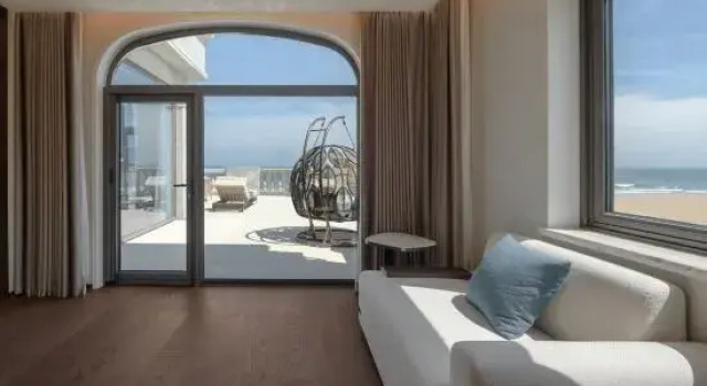 Люкс Executive с балконом и с видом на море Qingdao Book K Hotel (Stone Old Man Seaside Bathing Beach)
