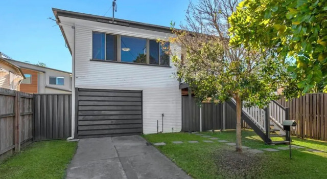 Clayfield Home near BNE Airport & CBD, Забронировать Отель Отели Клейфилд с парковкой, Парковка
