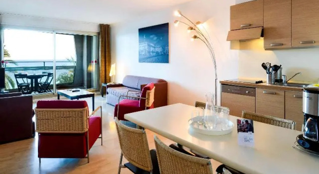 Номер Standard с видом на бассейн Aparthotel Adagio Nice Promenade des Anglais