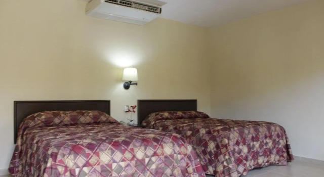 Hotel Flores Hills