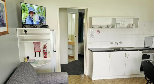 Двухместные апартаменты с видом на бассейн Warrnambool Motel and Holiday Park