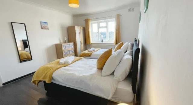 3 bed duplex flat, free WIFI & Netflix, Ideal for contractors, Prenota Hotel Hotel a Kent con parcheggio, Parcheggio