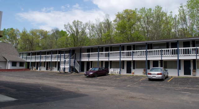St. Croix Suites - St. Croix Falls, Varaa Hotelli Hotellit Minnesota pysäköinnillä, Pysäköinti