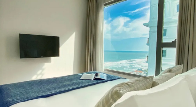 Stunning Beachfront 2bdr Condo Across My Khe Beach, Prenota Appartamento Hotel a Da Nang con parcheggio, Parcheggio