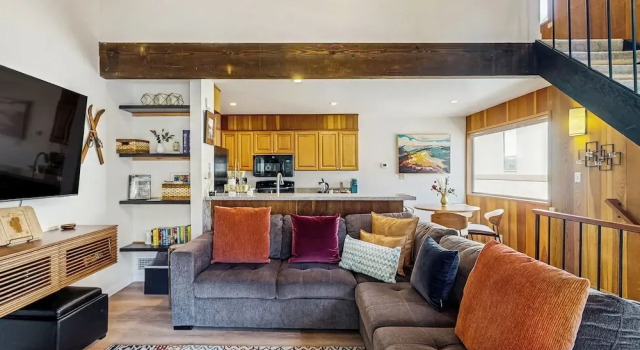 Апартаменты Lake Tahoe Adventure Base! Townhome w/ Pool Access
