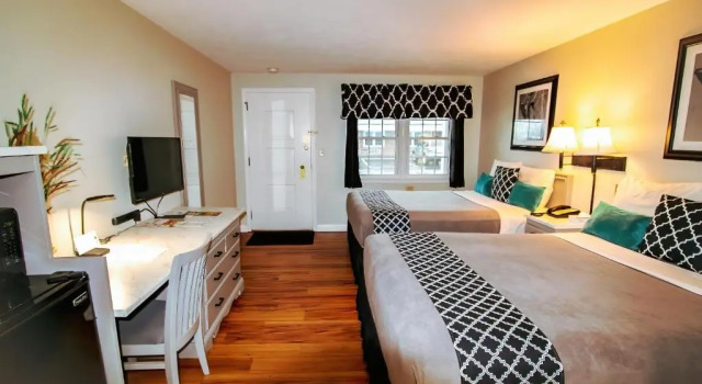 Четырёхместный номер Standard Colonial Inn Seekonk