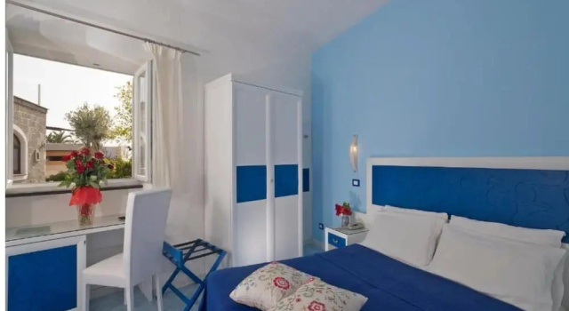 Room in B&B - Standard Double or Twin Room Overlooking Citara Bay, Book Bed and Breakfast Forio d'Ischia Campania