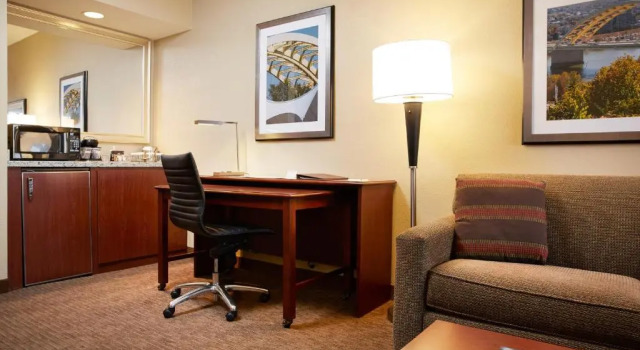 Люкс DoubleTree Suites by Hilton Hotel Cincinnati - Blue Ash