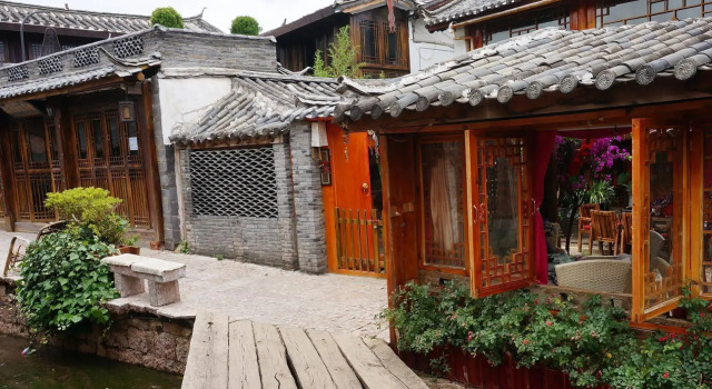 Lijiang Waterfront Inn, Забронировать Отель Лицзян Юньнань, рядом с Zhongyi Market