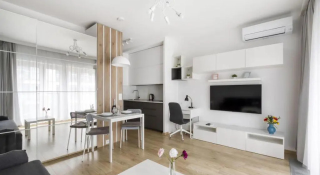 Студия с балконом Warsaw Night Apartments Mennica Residence