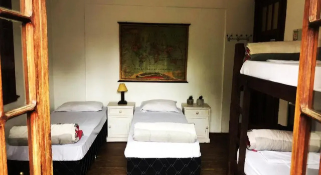 Кровать в общем номере Destino26 Hostel